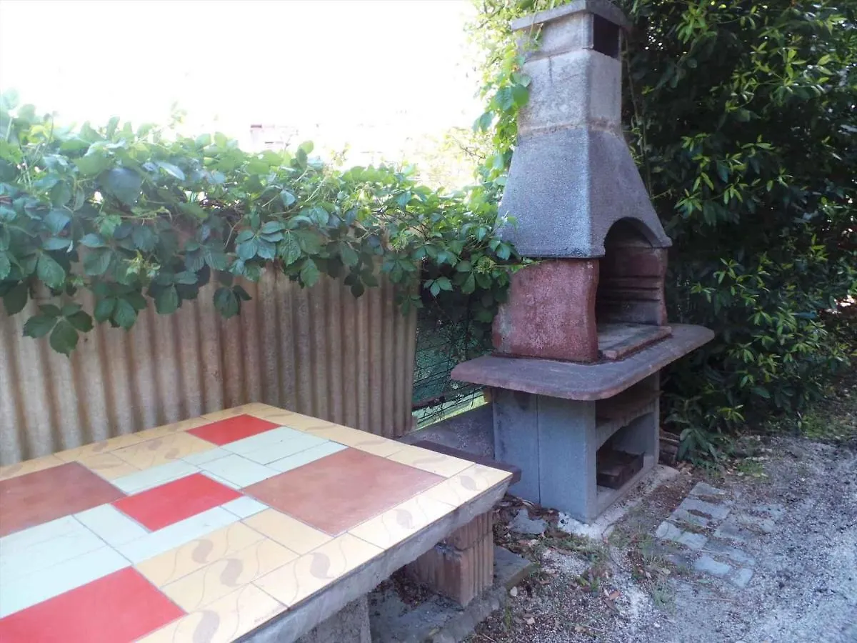 Apartment Near Archaeological Museum In Pula In Pluj 0*,