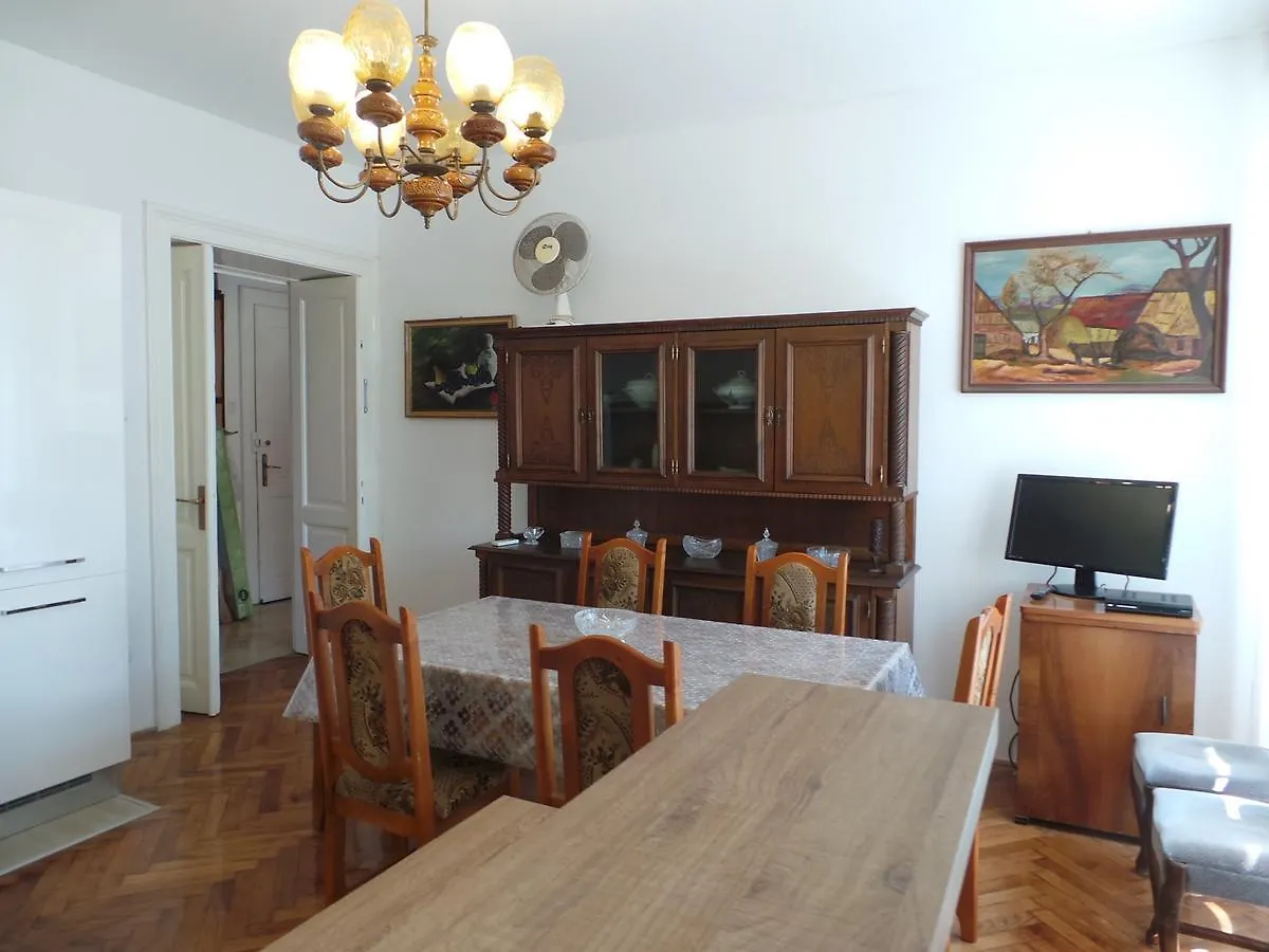 Apartment Near Archaeological Museum In Pula In Pluj Croatia
